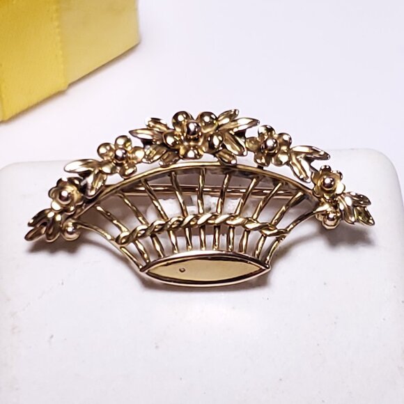 Vintage Flowering Top Basket 10Kt Yellow Gold Pin/Brooch #20896